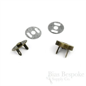 Set-In Magnetic Snaps in Four Colors, 18mm Diameter